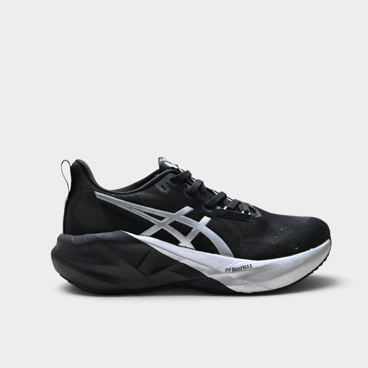ASICS Novablast 5 men's running shoes - side view