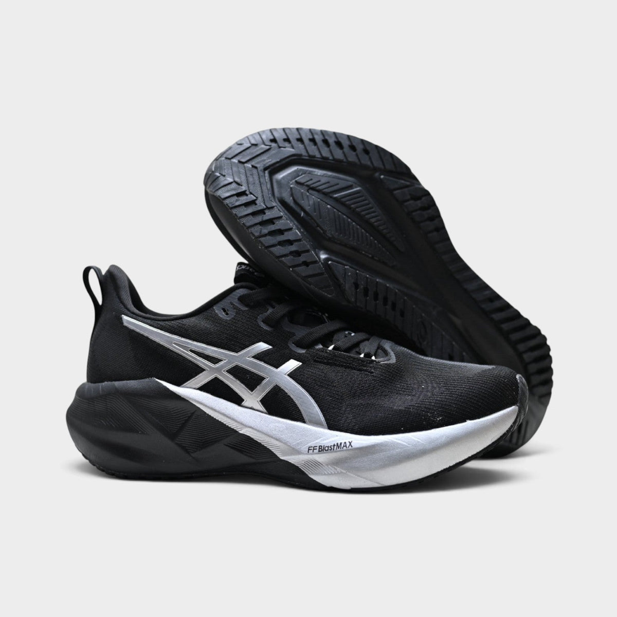 ASICS Novablast 5 men's running shoes - upper detail