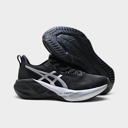 ASICS Novablast 5 men's running shoes - upper detail